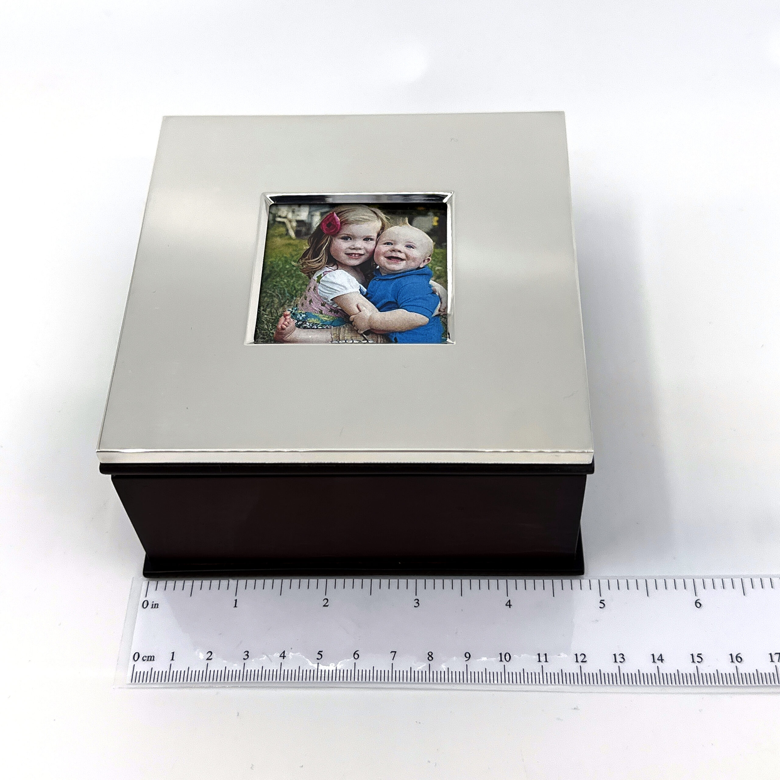GT2004 (4) Keepsake Box With Photo Frame Lid And Mahogany Finish Finished In 925 English Hallmarked Sterling Silver