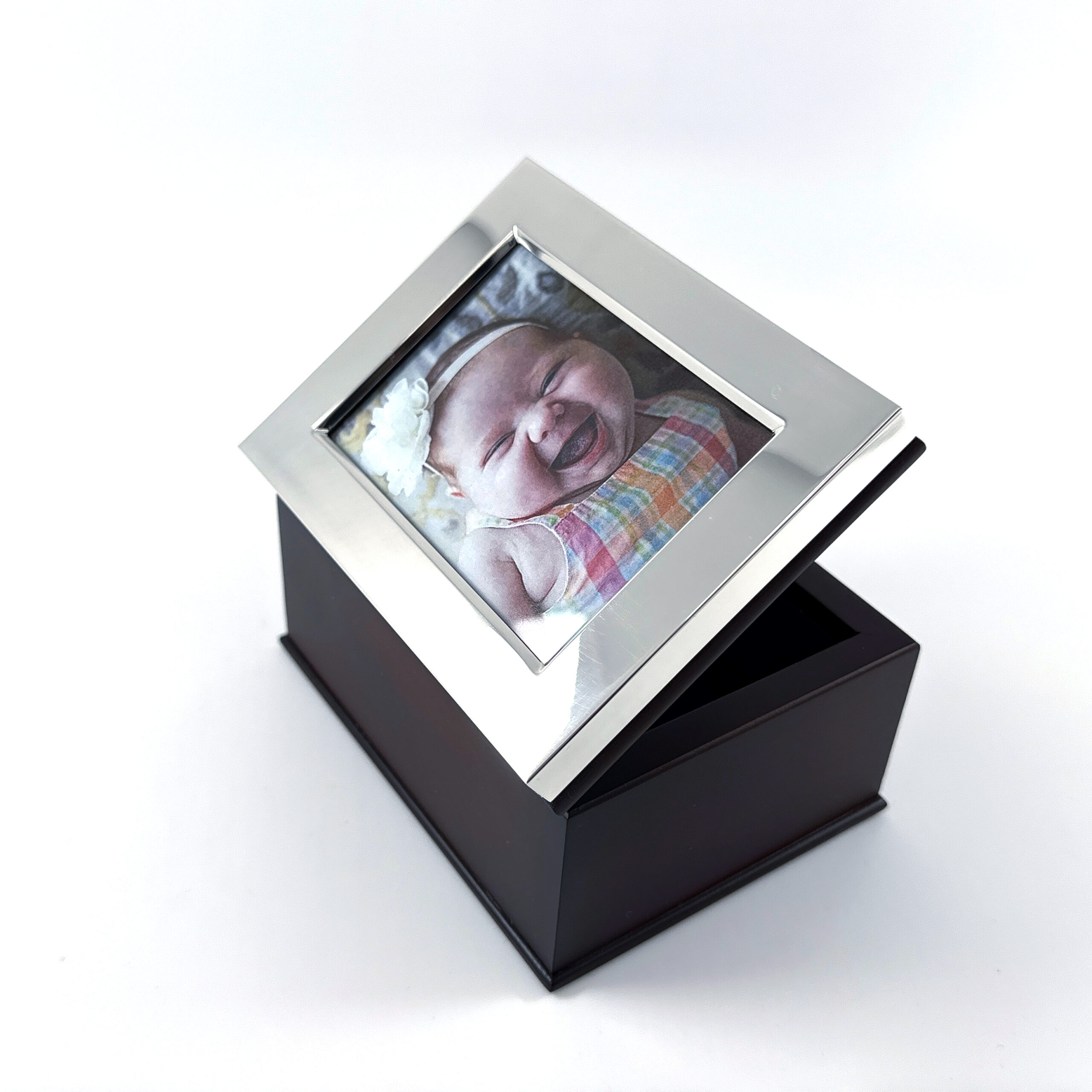 GT52 (8) Keepsake Box With Photo Frame Lid And Mahogany Finish Finished In 925 English Hallmarked Sterling Silver