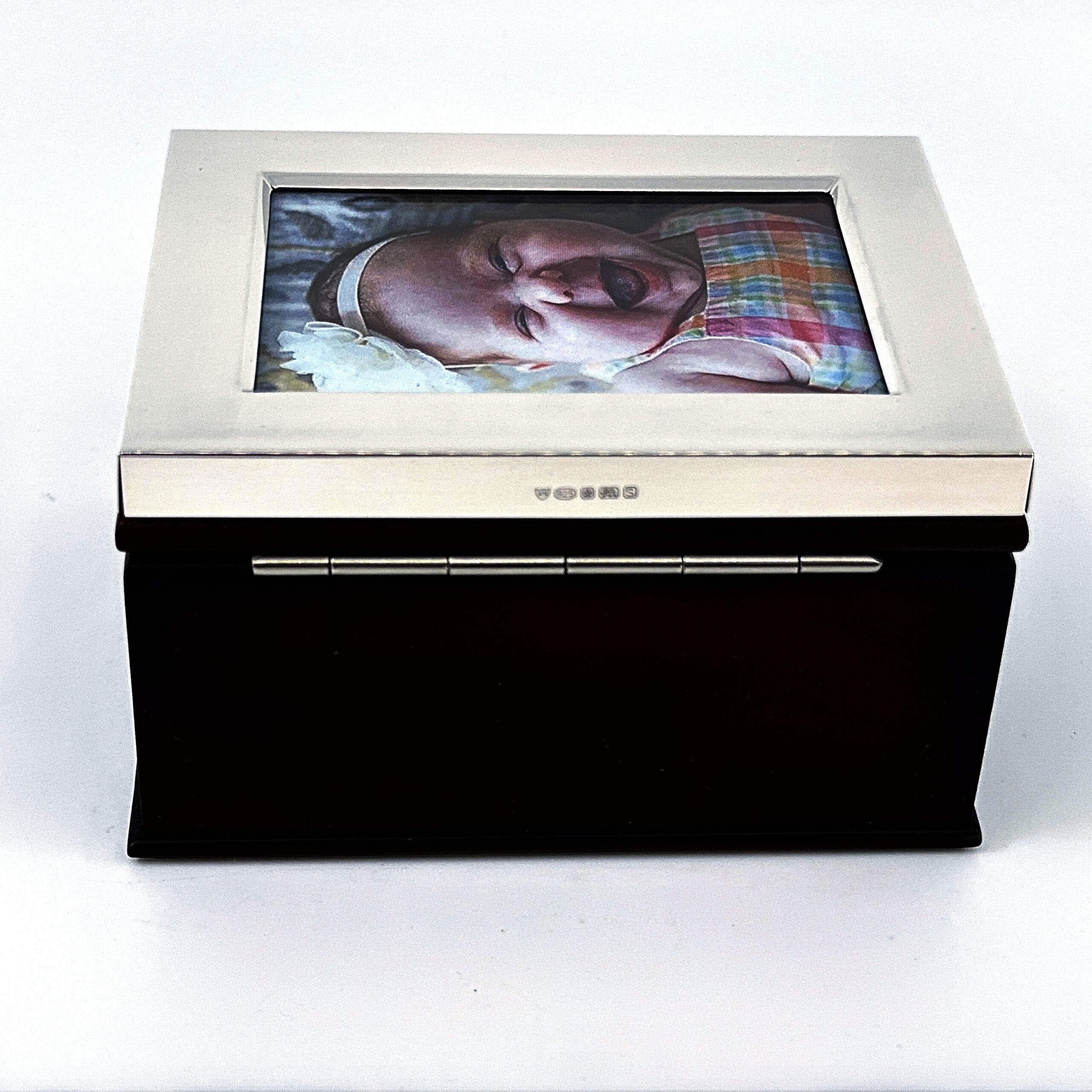 GT52 (9) Keepsake Box With Photo Frame Lid And Mahogany Finish Finished In 925 English Hallmarked Sterling Silver