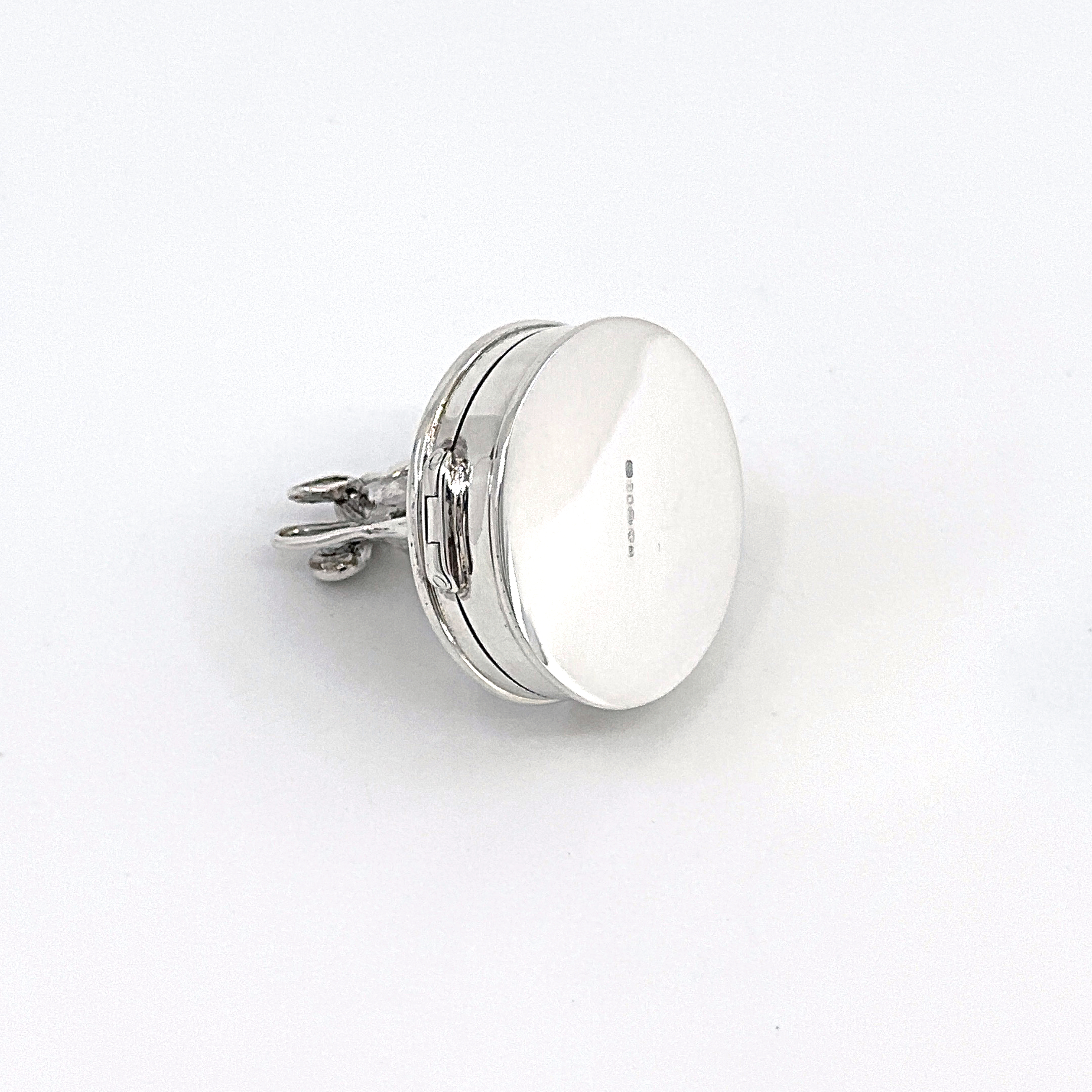 PB531 (3) Mouse on Round Pill Box, finished in 925 English Hallmarked Sterling Silver