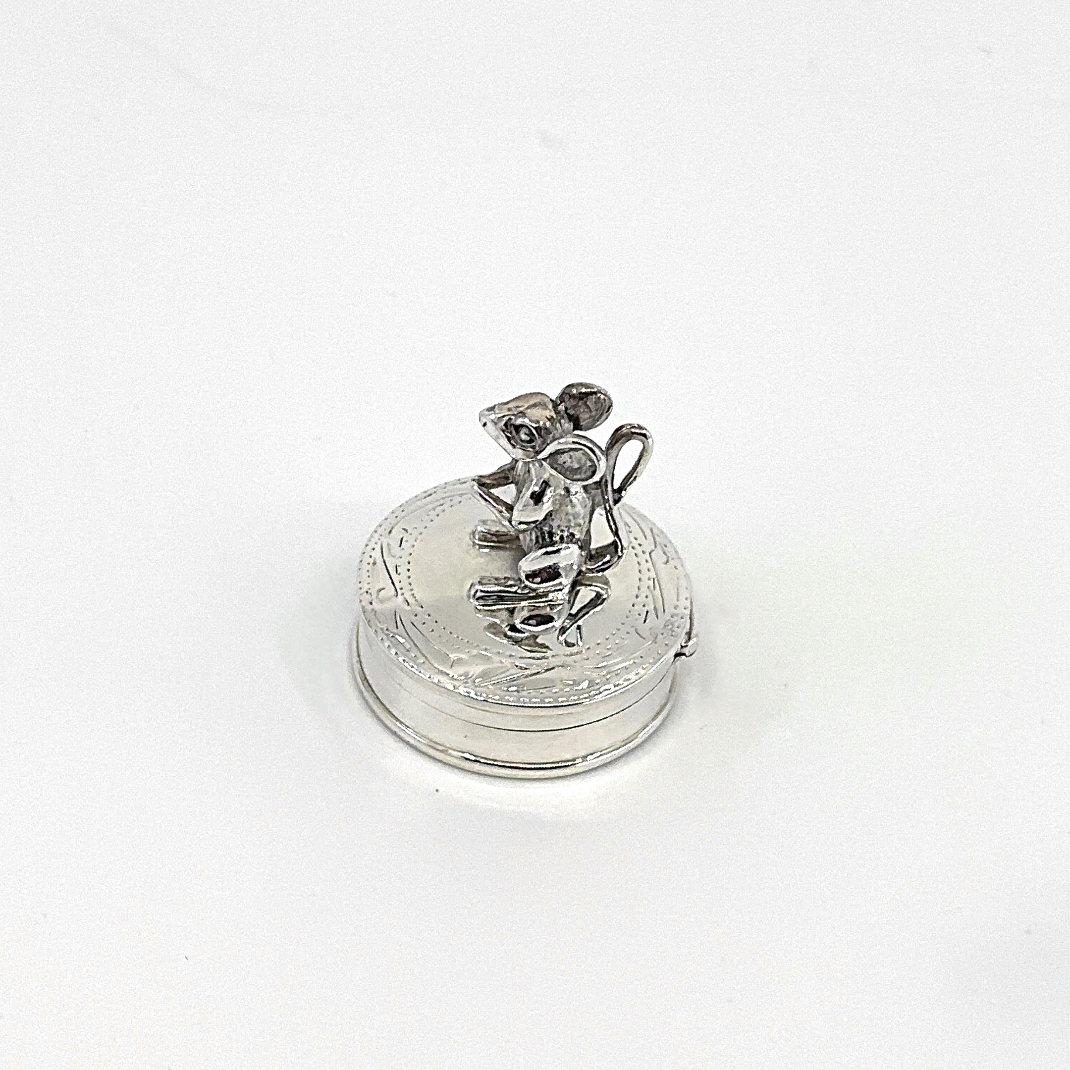 PB531 (9) Mouse on Round Pill Box, finished in 925 English Hallmarked Sterling Silver