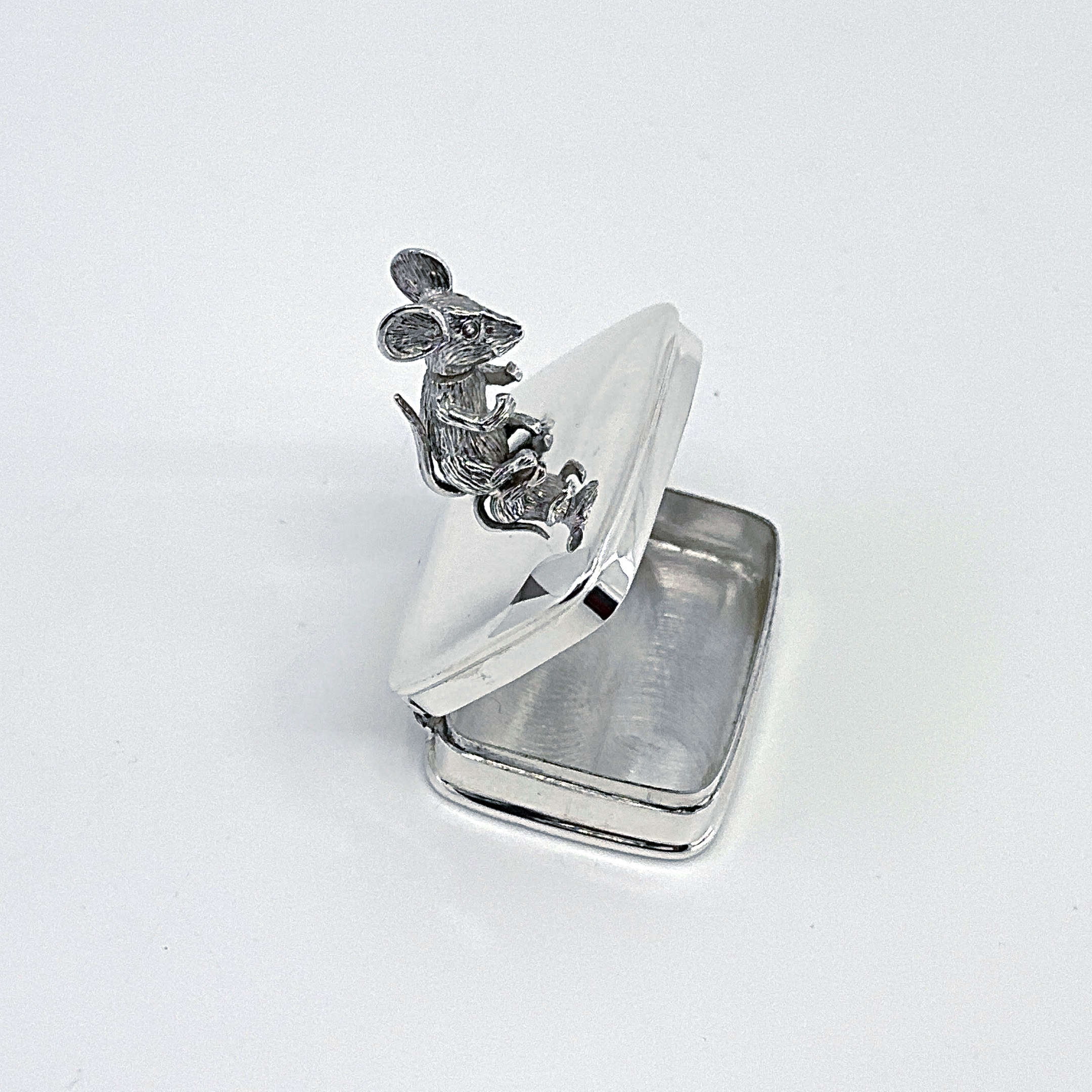 PB603 (5) Moving Mouse Pill Box, finished in 925 English Hallmarked Sterling Silver