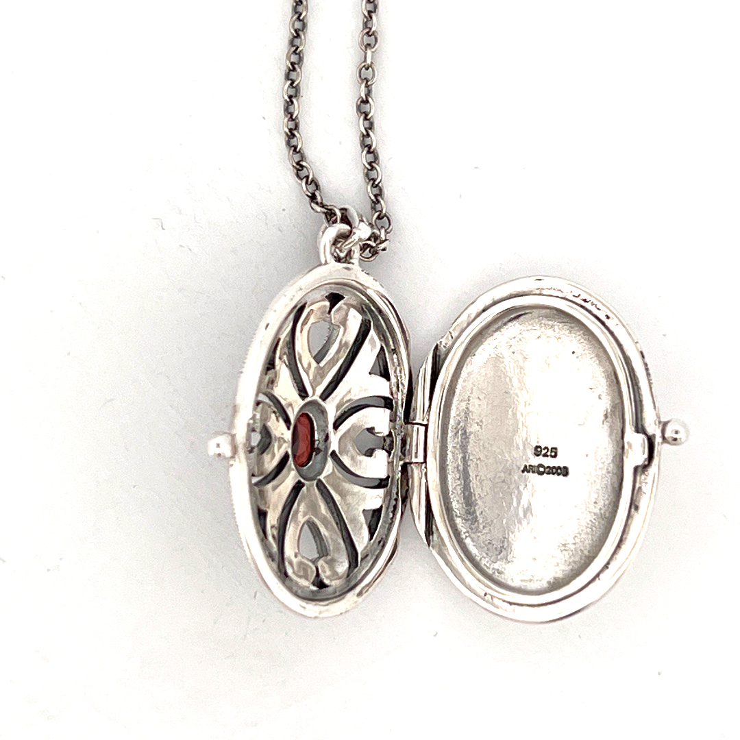 PT276 (1) Oval Locket Set With Garnet And Marcasite, Finished In 925 English Hallmarked Sterling Silver