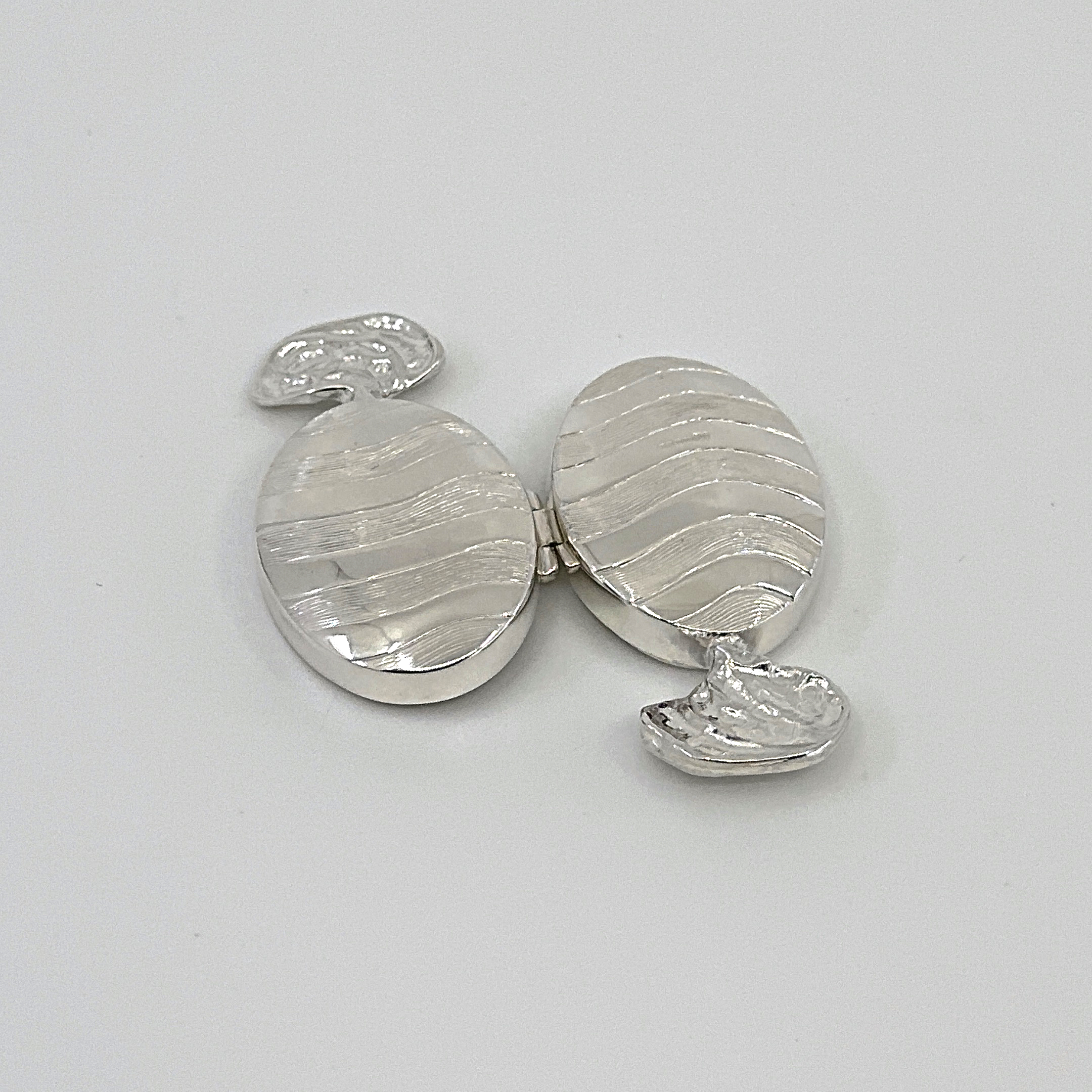 PB491 (5) Oval Sweetie Pill Box, finished in 925 English Hallmarked Sterling Silver