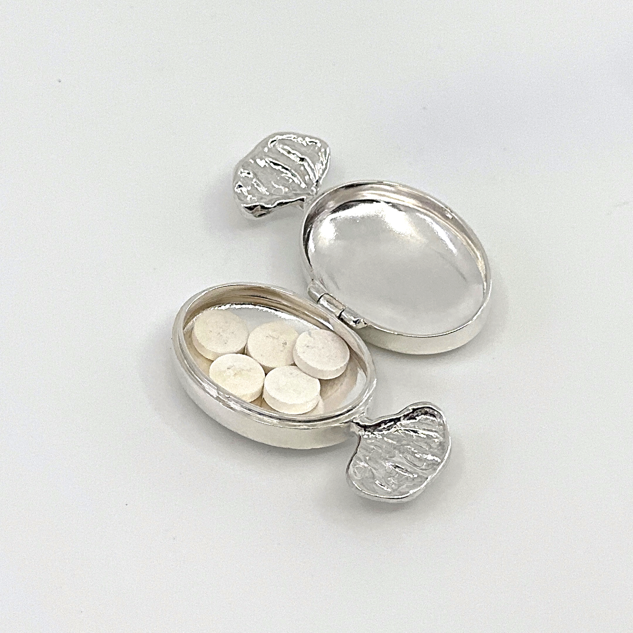 PB491 (7) Oval Sweetie Pill Box, finished in 925 English Hallmarked Sterling Silver