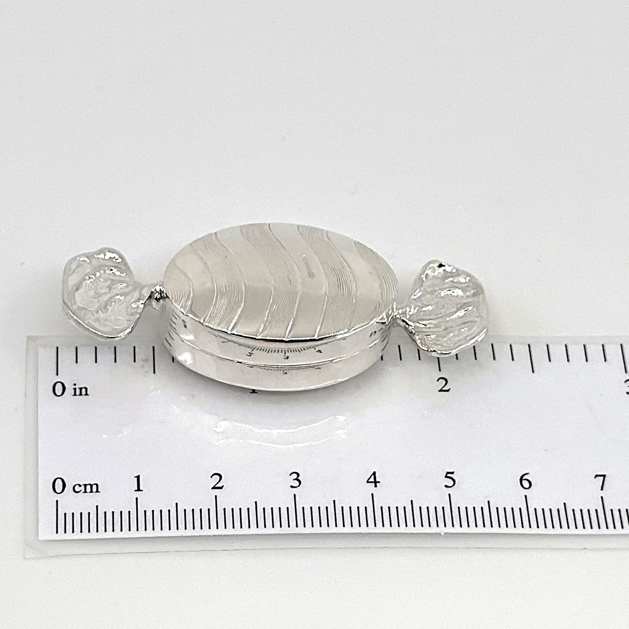 PB491 (1) Oval Sweetie Pill Box, finished in 925 English Hallmarked Sterling Silver