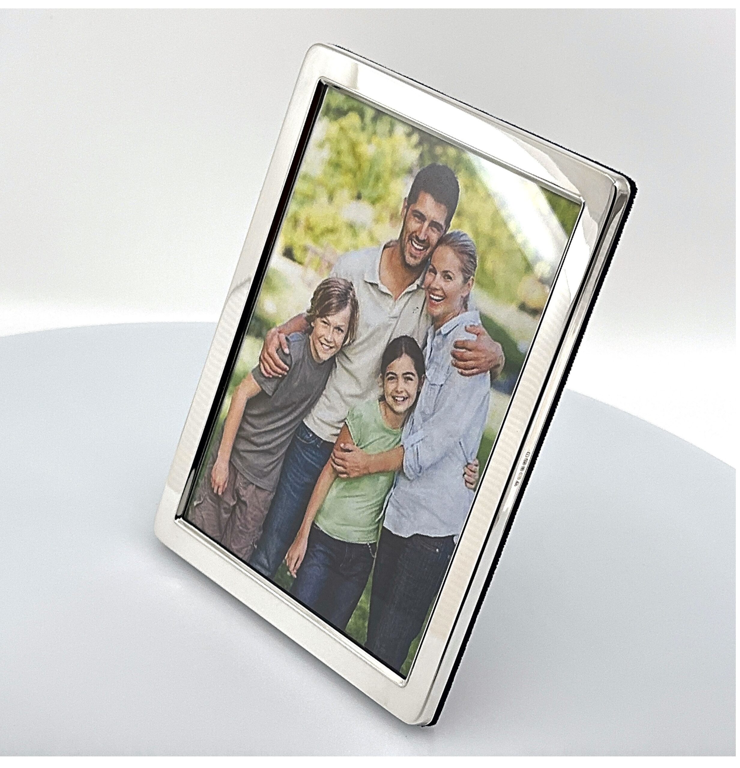 FR548 (1) Plain Photo Frame With Blue Velvet Back Finished In 925 English Hallmarked Sterling Silver