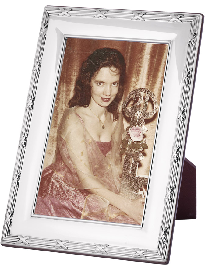 FR706-Sterling-Silver-Photo-Frame (1) Ribbon And Reed Photo Frame With Mahogany Wooden Back Finished In 925 English Hallmarked Sterling Silver