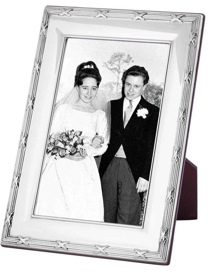 FR707-Sterling-Silver-Photo-Frame (1) Ribbon And Reed Photo Frame With Mahogany Wooden Back Finished In 925 English Hallmarked Sterling Silver