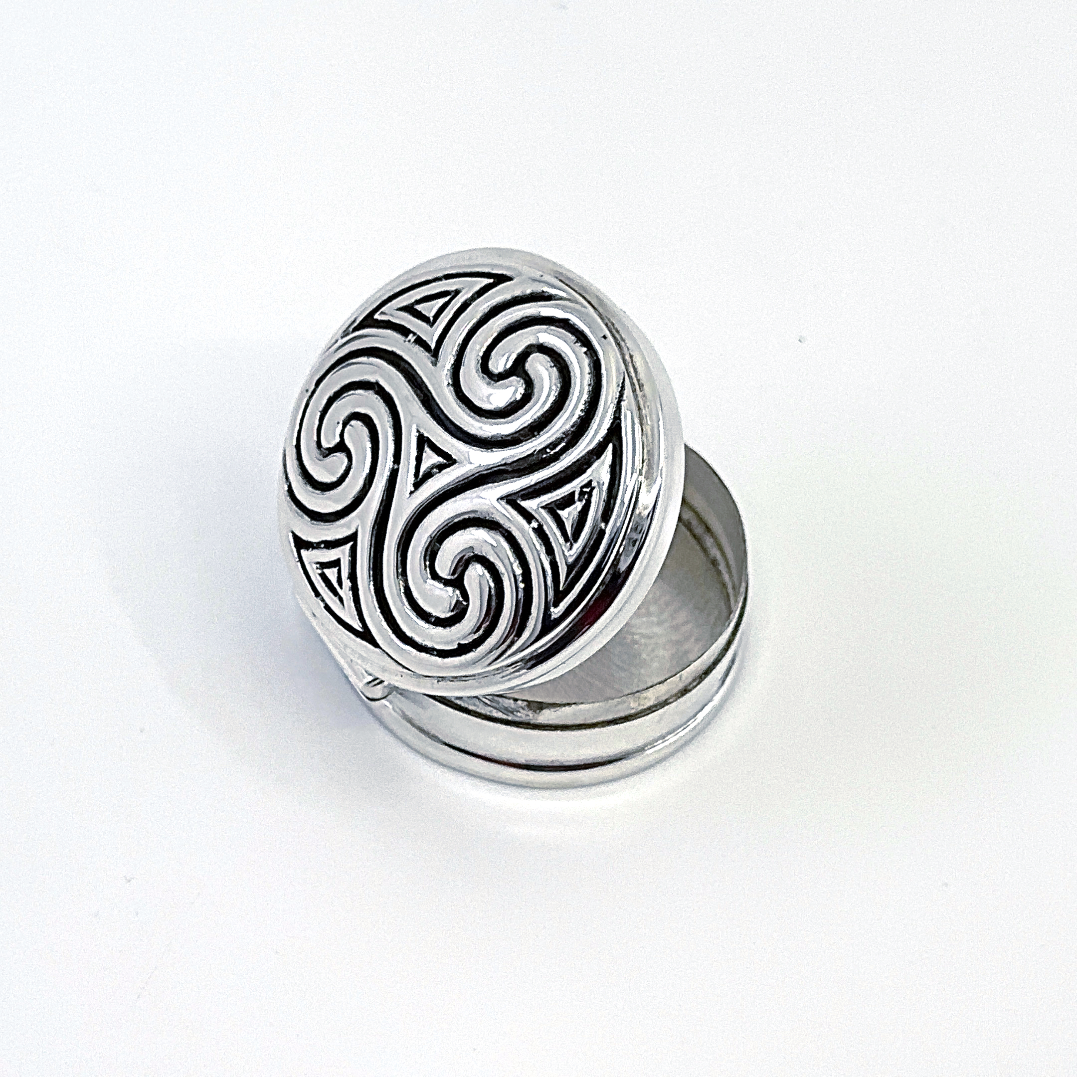PB545 (5) Round Celtic Pattern Pill Box finished in 925 English Hallmarked Sterling Silver