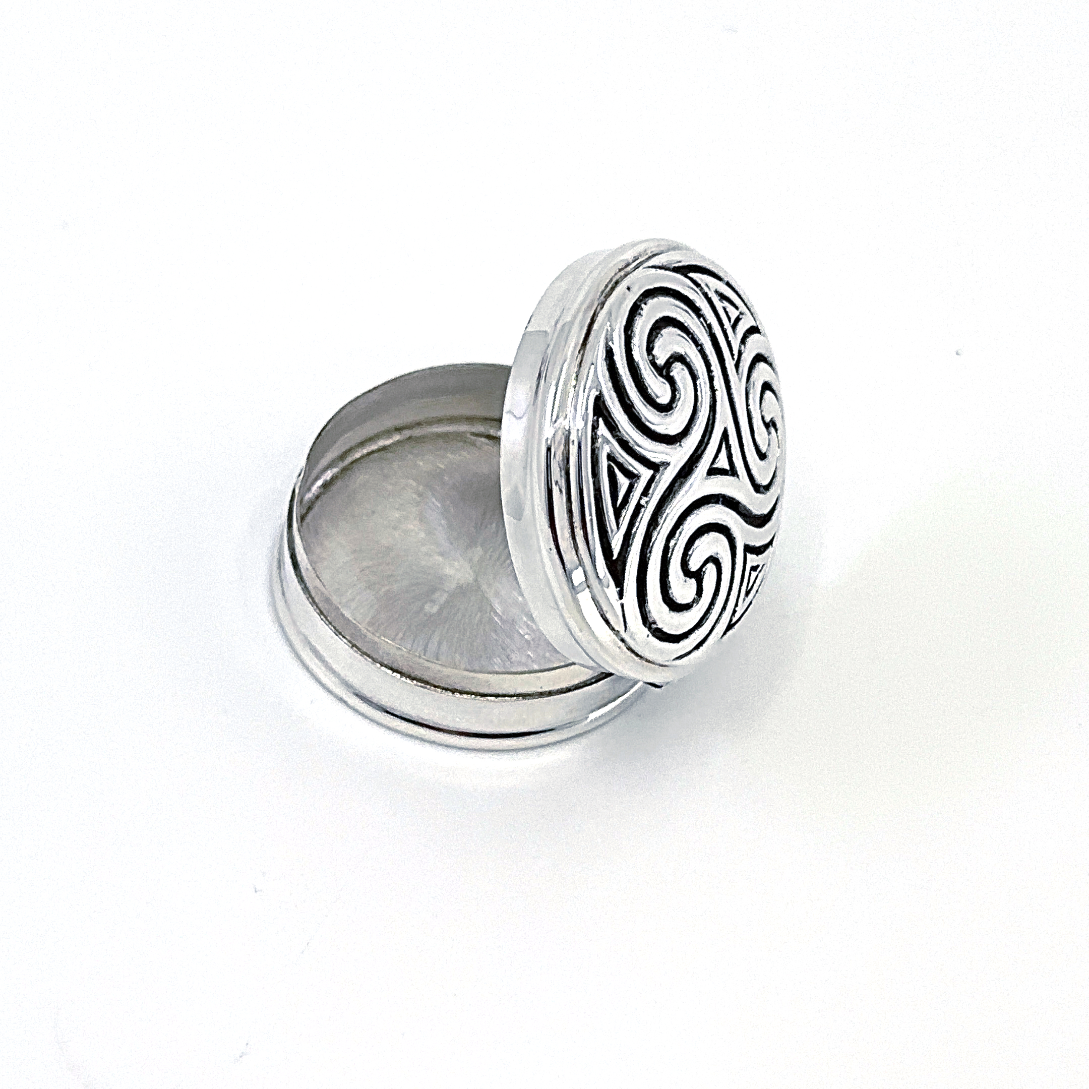 PB545 (8) Round Celtic Pattern Pill Box finished in 925 English Hallmarked Sterling Silver