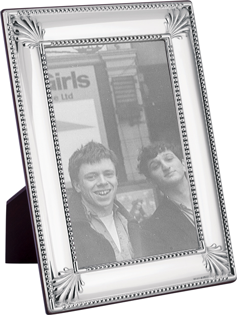 FR710-Sterling-Silver-13x9cm-Art-Deco-Style-Photo-Frame Shell And Bead Photo Frame With Mahogany Wooden Back Finished In 925 English Hallmarked Sterling Silver