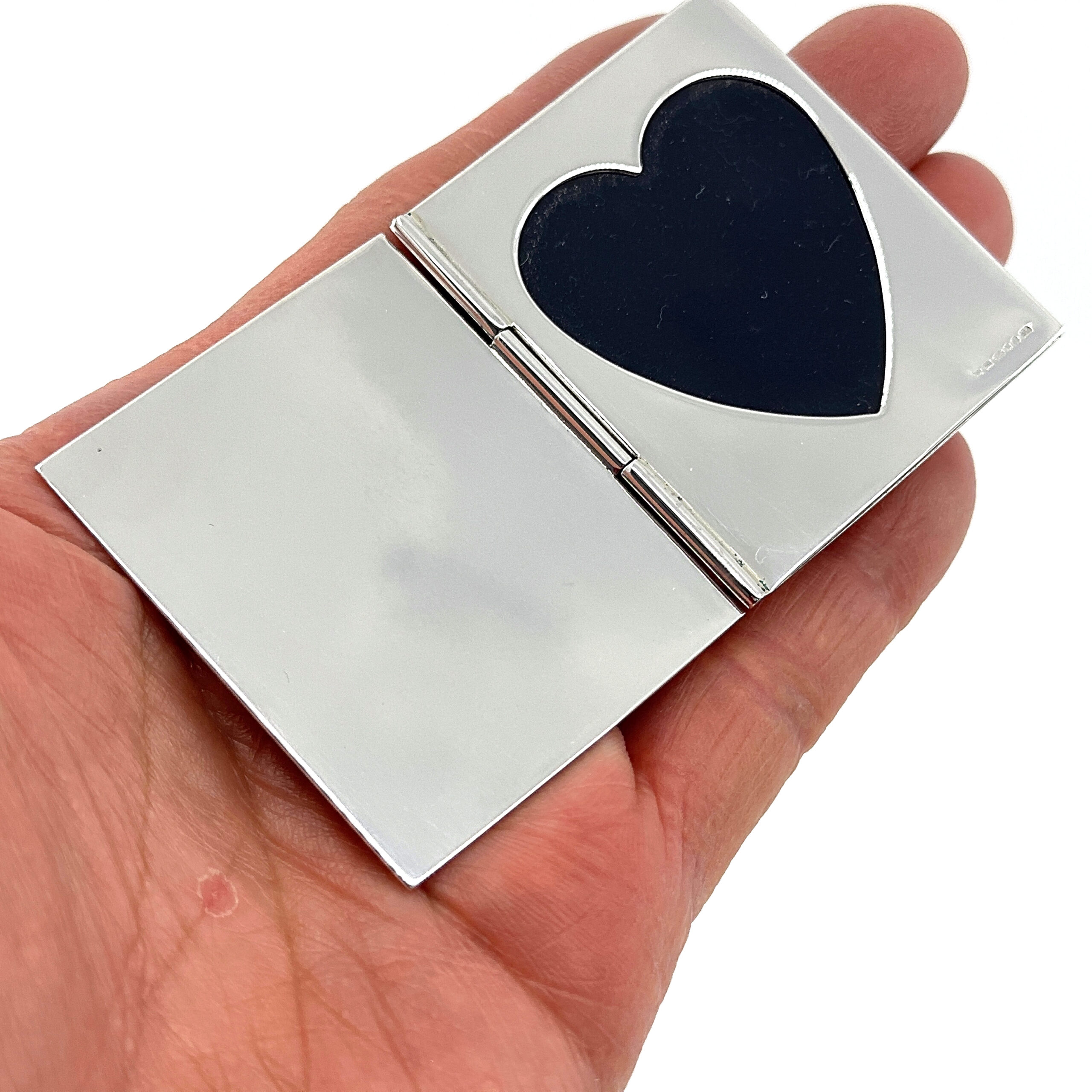 GT354 (9) Single Heart Folding Travel Photo Frame Finished In 925 English Hallmarked Sterling Silver