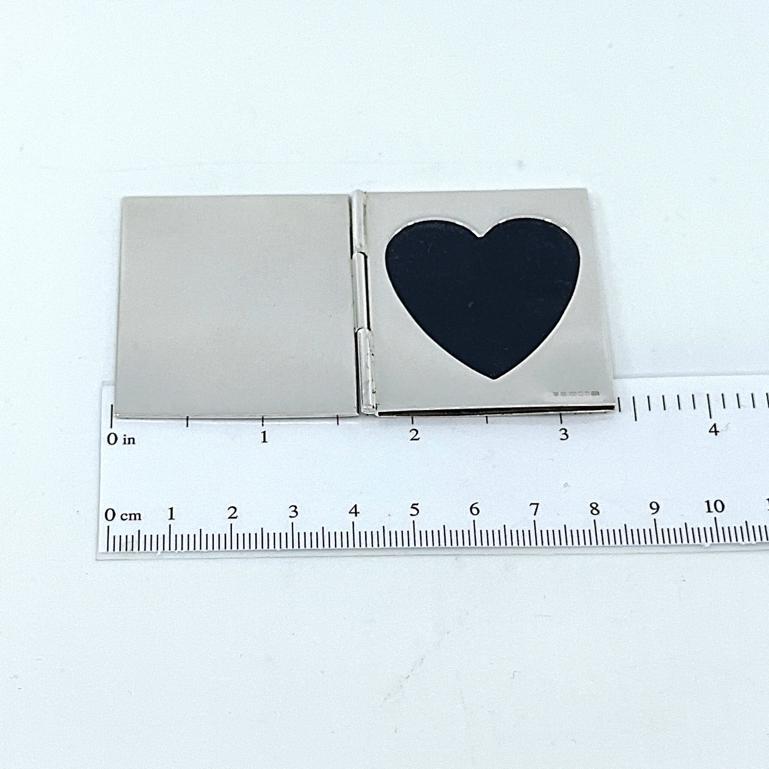 GT354 (3) Single Heart Folding Travel Photo Frame Finished In 925 English Hallmarked Sterling Silver