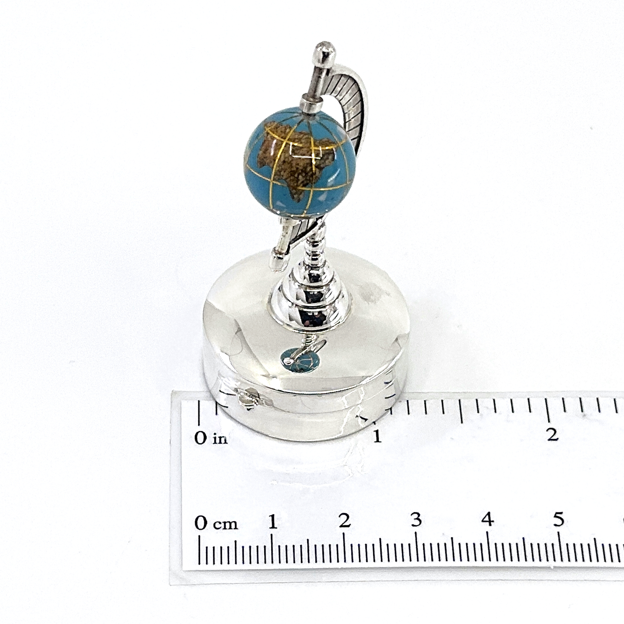 PB620 (5) Spinning Globe on Round Pill Box, Finished In 925 English Hallmarked Sterling Silver