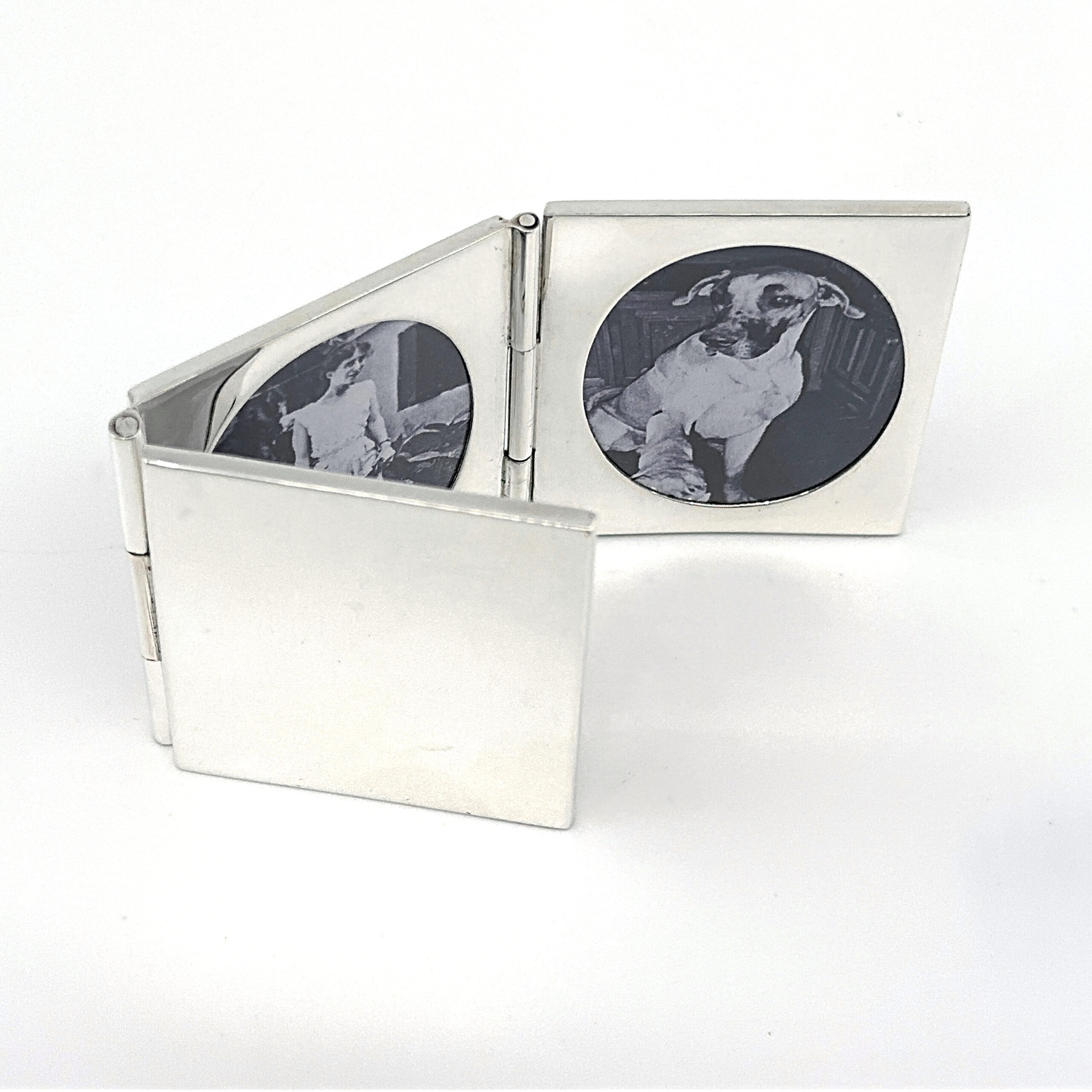 GT142 (4) Triple Oval Folding Travel Photo Frame Finished In 925 English Hallmarked Sterling Silver