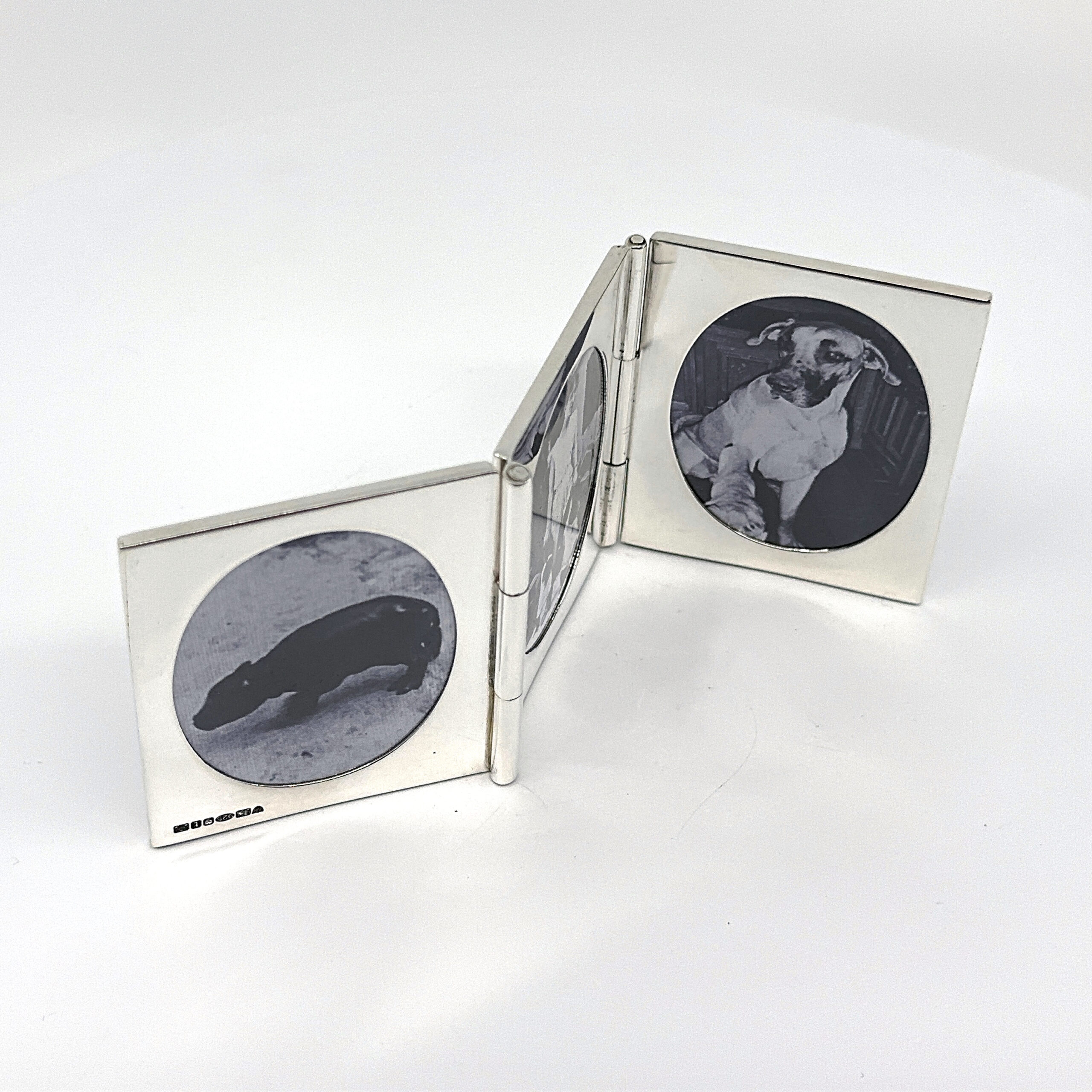 GT142 (9) Triple Oval Folding Travel Photo Frame Finished In 925 English Hallmarked Sterling Silver