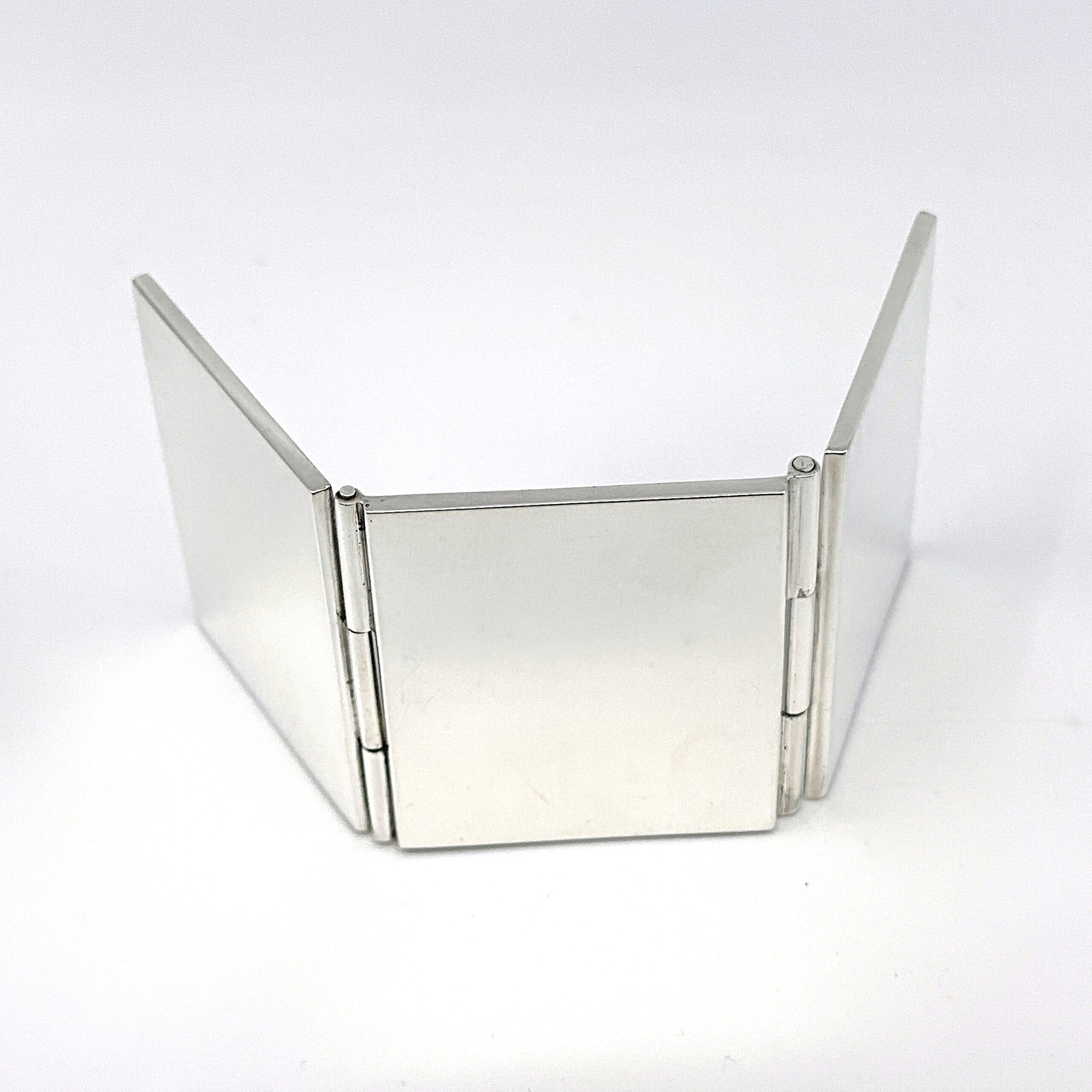 GT142 (11) Triple Oval Folding Travel Photo Frame Finished In 925 English Hallmarked Sterling Silver