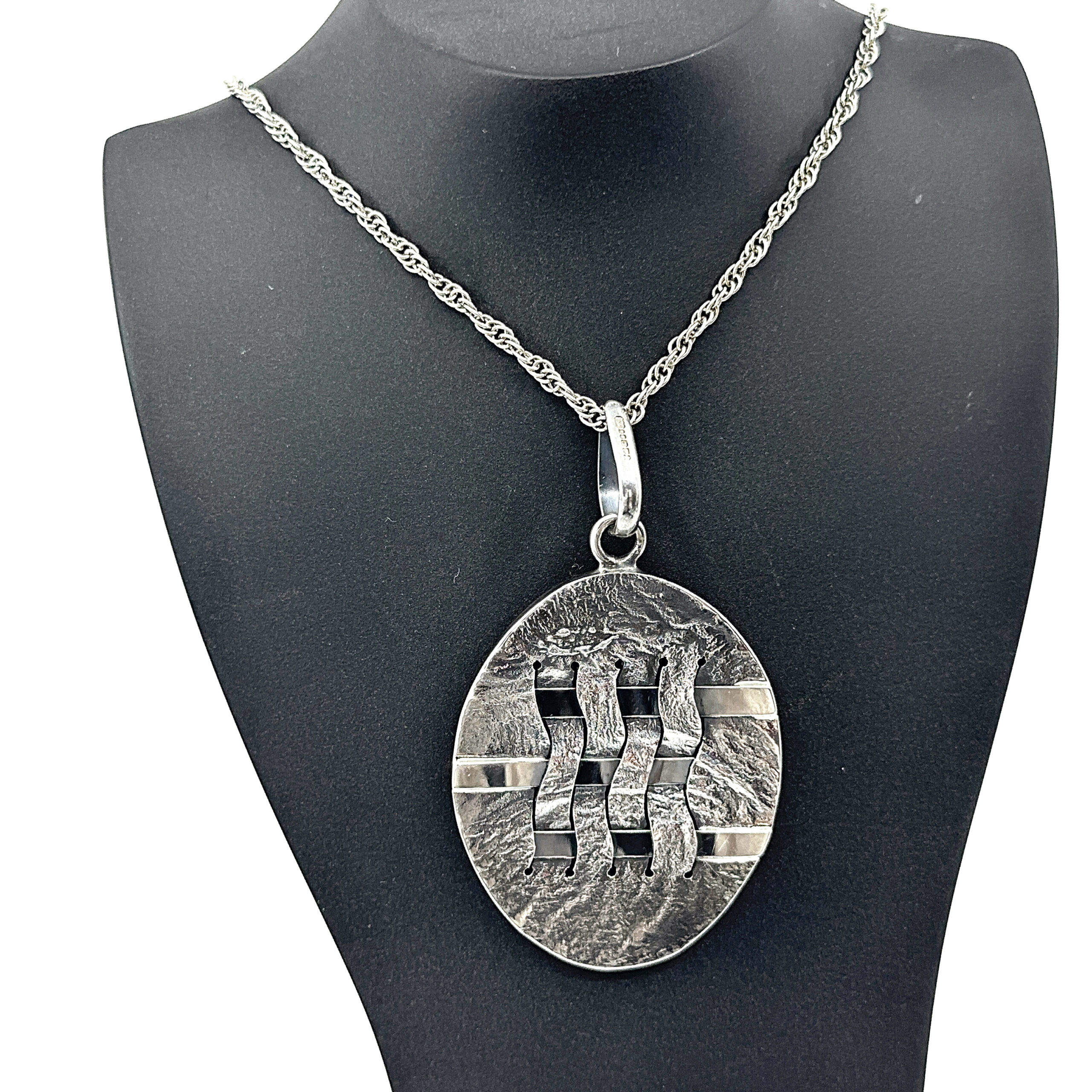 PT493 (3) Woven Hatch Design Oval Pendant On Rope Chain, Finished In 925 English Hallmarked Sterling Silver