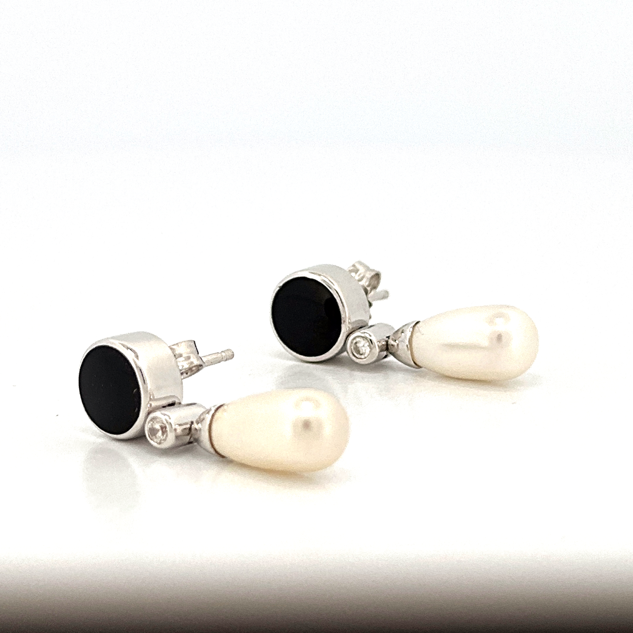 EA621 (10) Elegant Drop Earrings With Enamel, Crystal And Pearl | 925 Sterling Silver