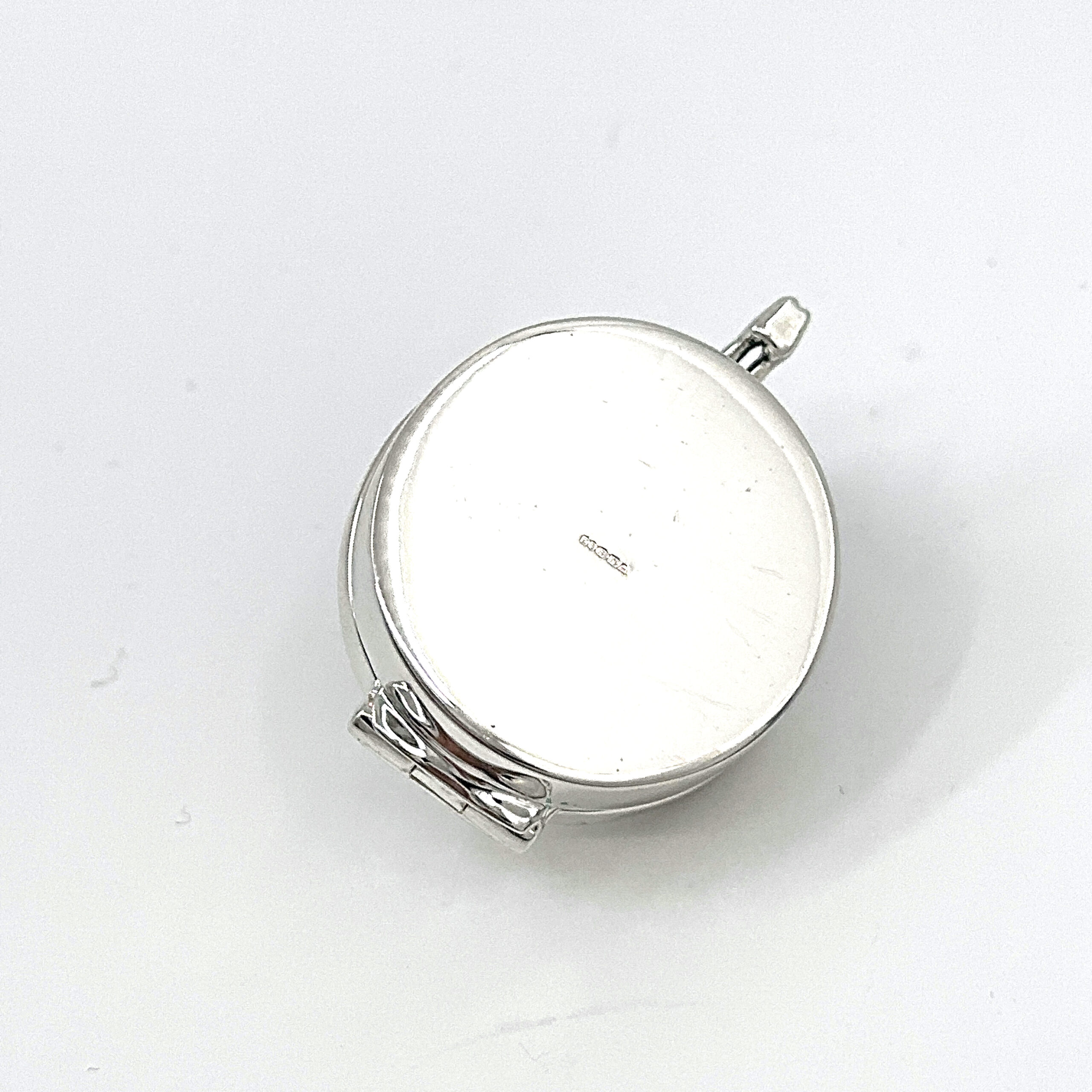 PB605 (11) Fairy on Round Pill Box, finished in 925 English Hallmarked Sterling Silver