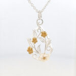 Floral Necklace With Gold Plating And Mother Of Pearl | 925 Sterling Silver