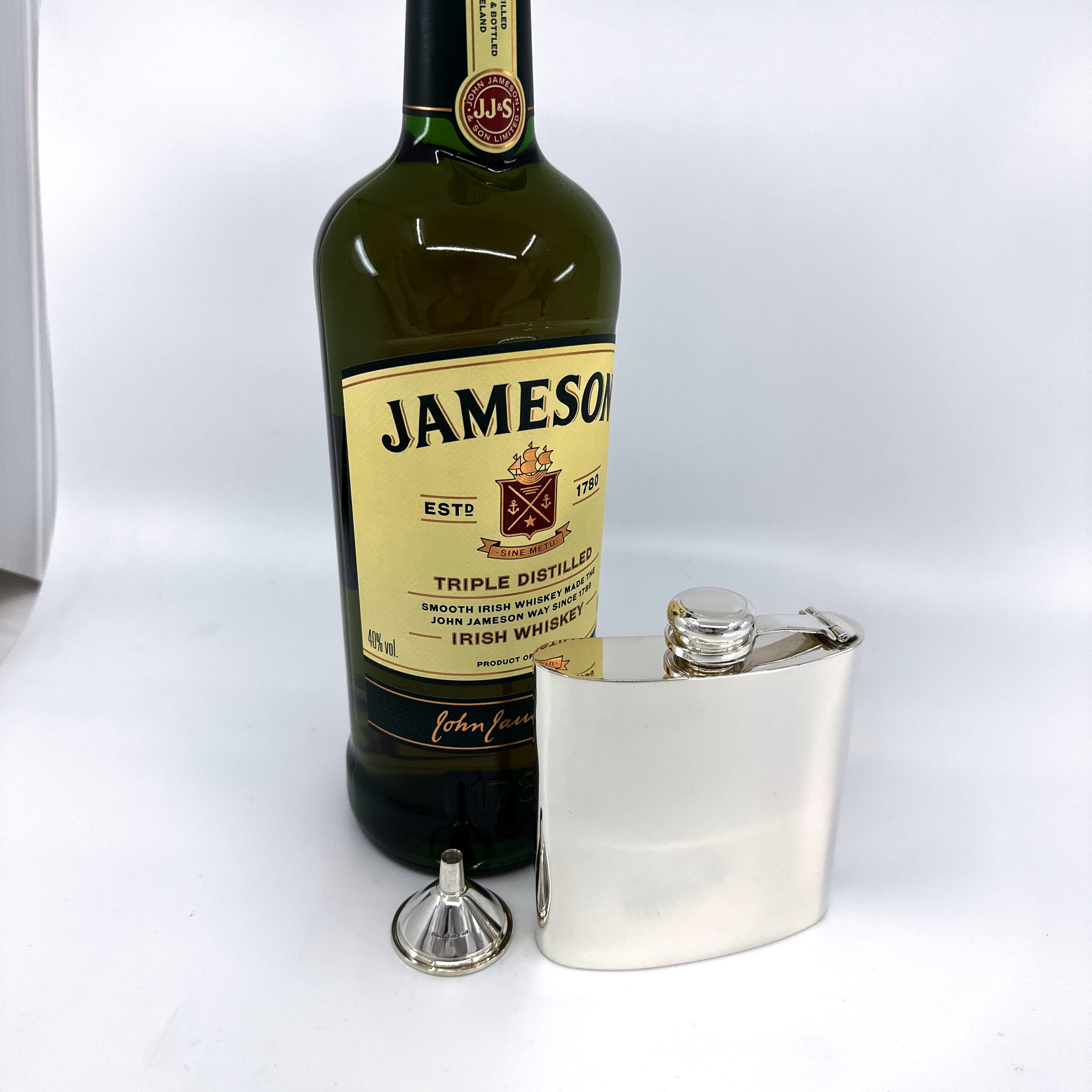 GT921 (15) Plain Rectangular Hip Flask Finished In 925 English Hallmarked Sterling Silver