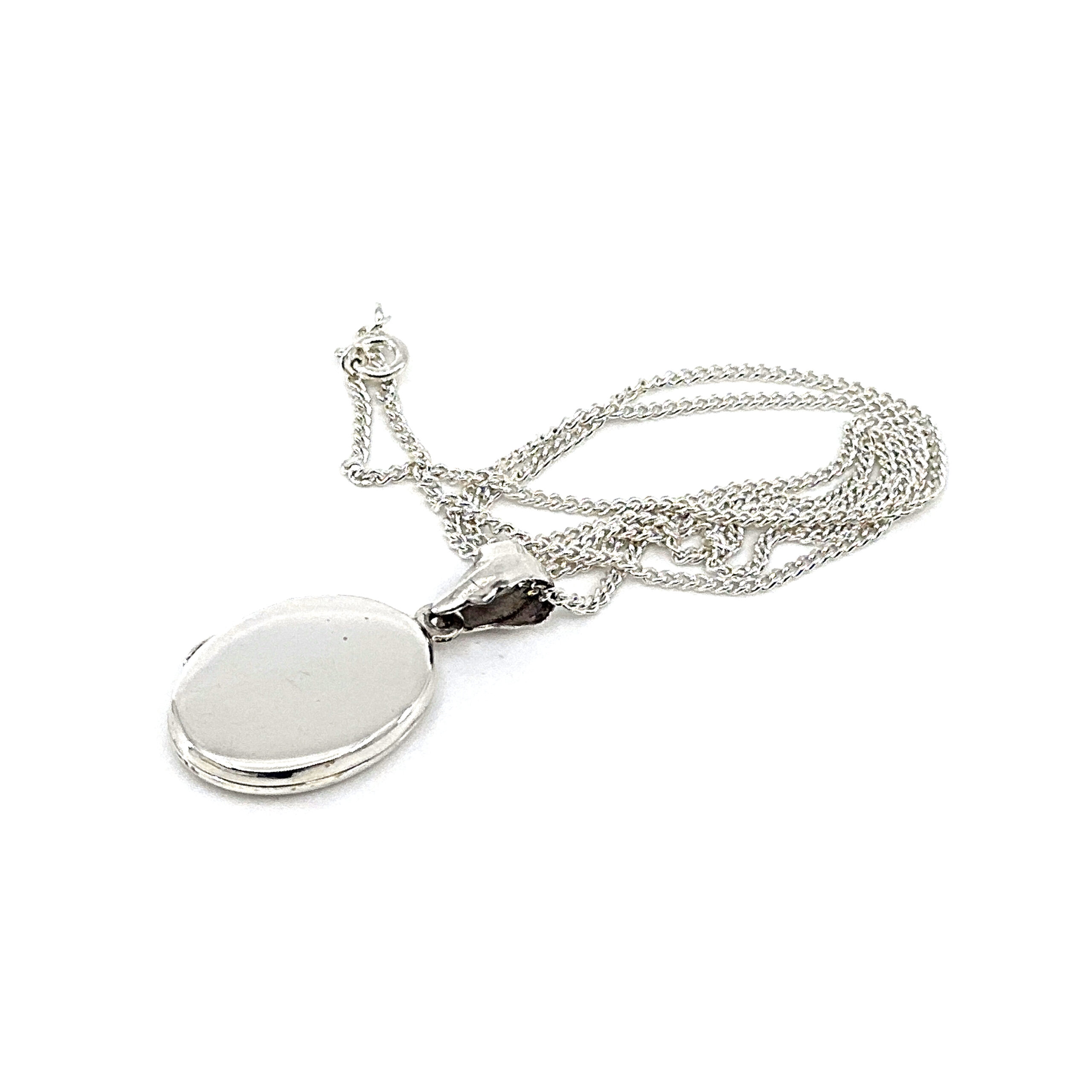 PT464 (7) Small Oval Locket On Curb Chain, Finished In 925 English Hallmarked Sterling Silver