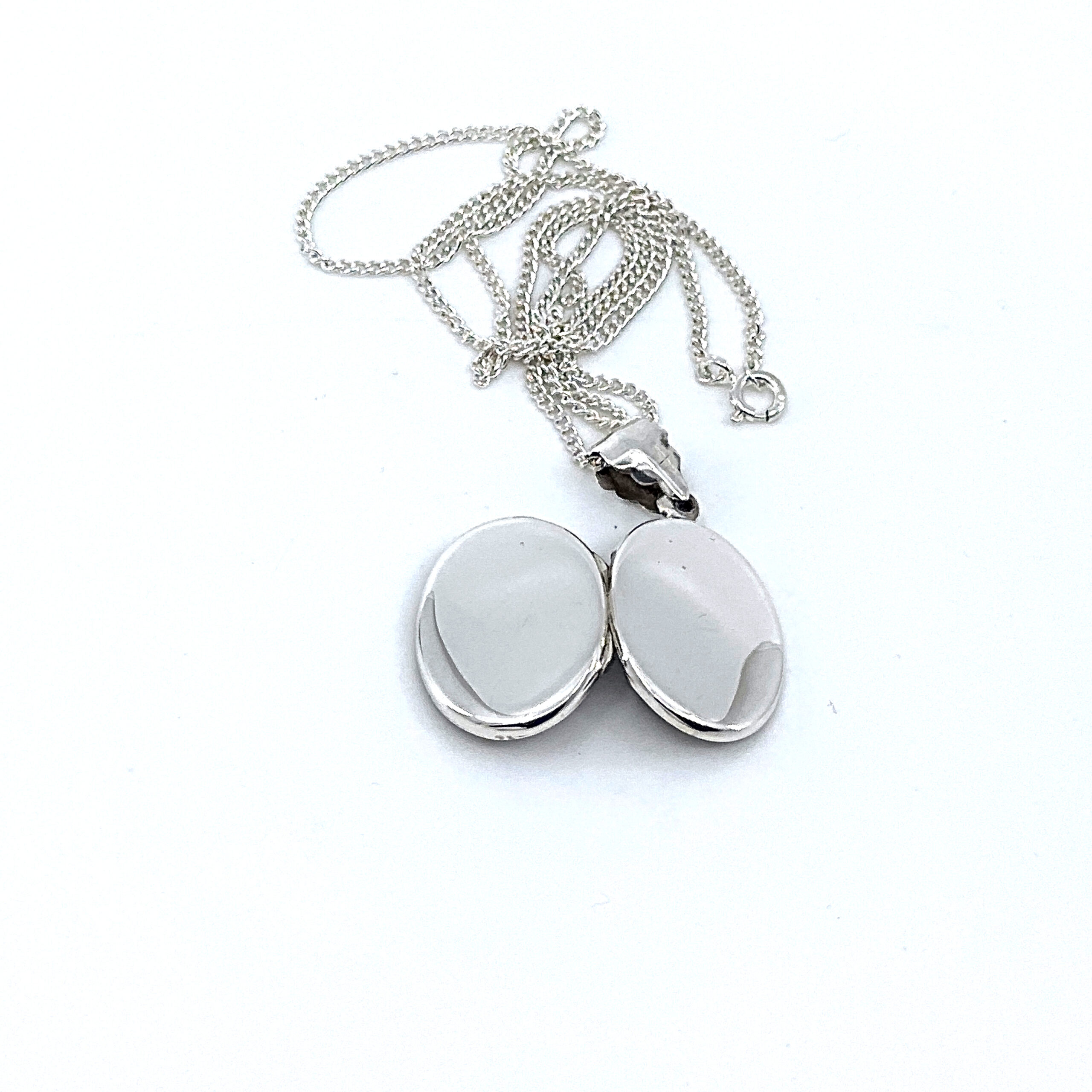 PT464 (9) Small Oval Locket On Curb Chain, Finished In 925 English Hallmarked Sterling Silver