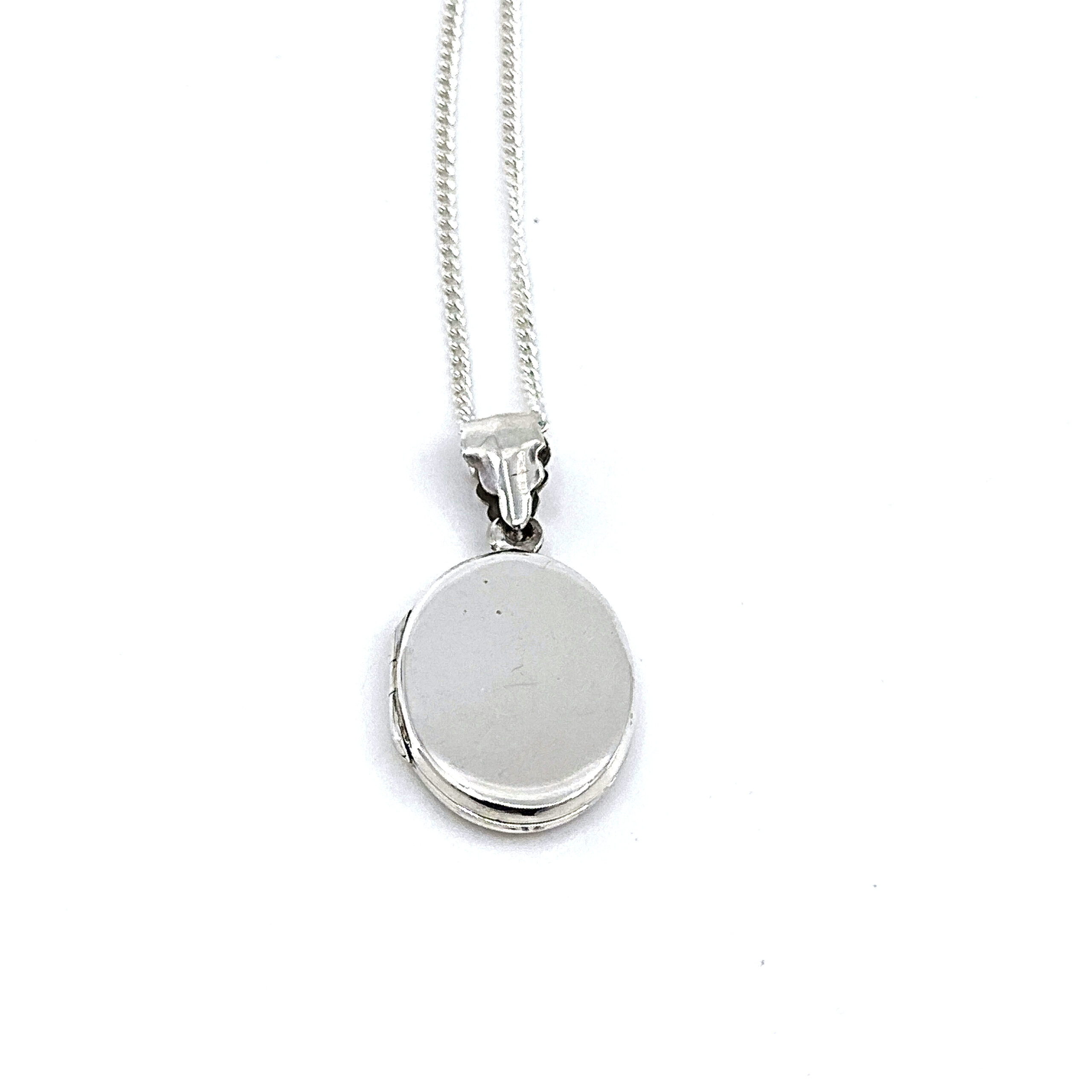 PT464 (1) Small Oval Locket On Curb Chain, Finished In 925 English Hallmarked Sterling Silver