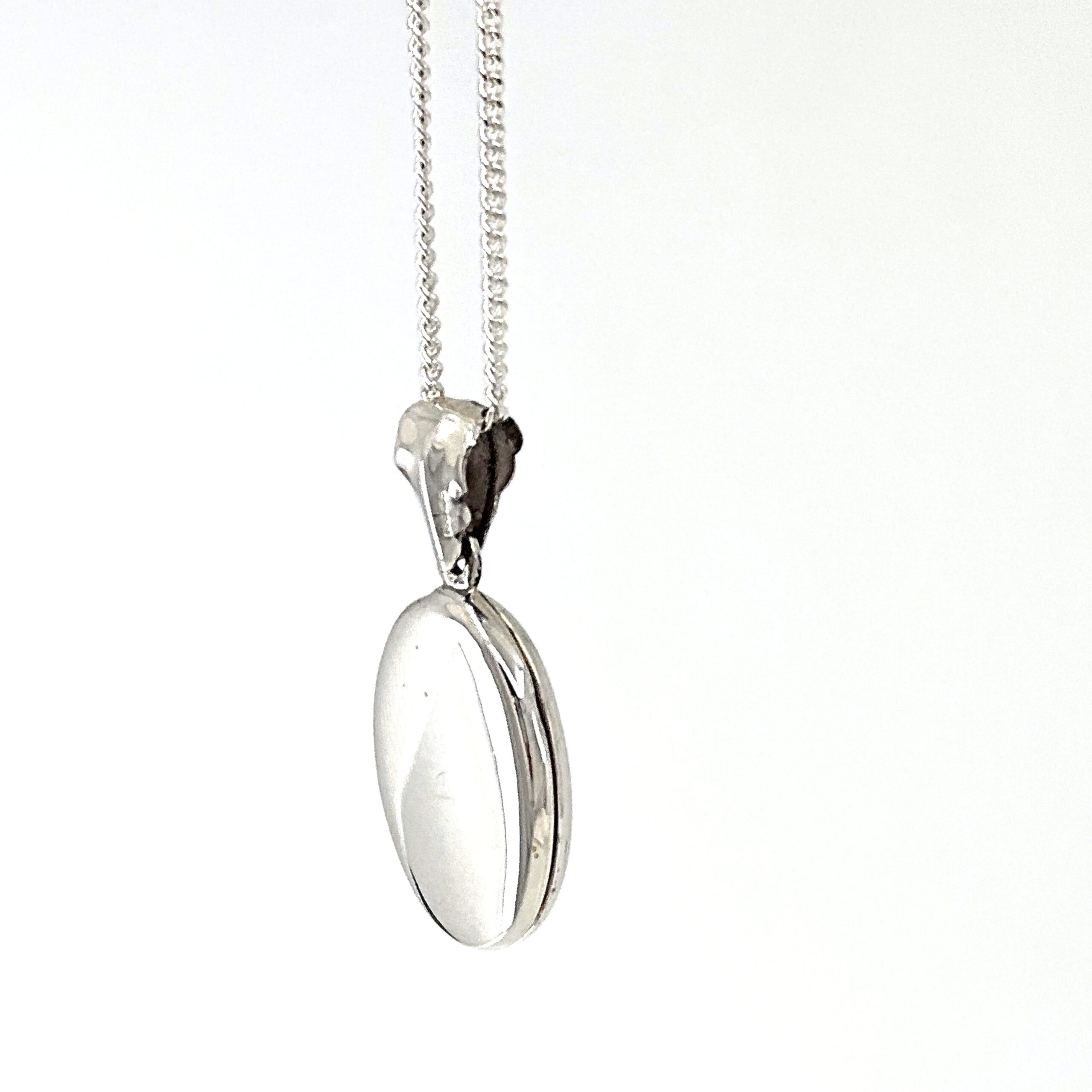 PT464 (6) Small Oval Locket On Curb Chain, Finished In 925 English Hallmarked Sterling Silver