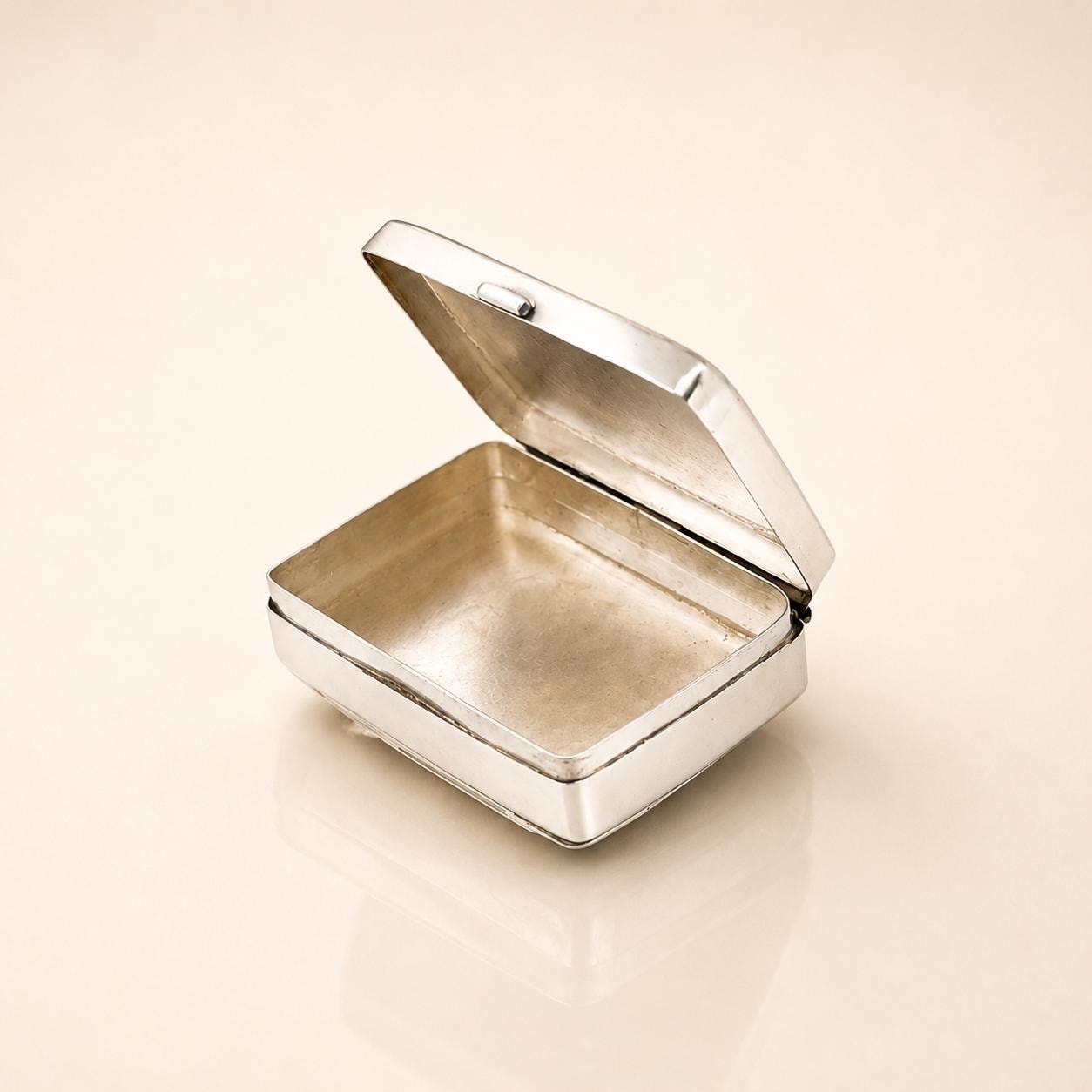 il-fullxfull.8054379189-owvn-il-fullxfull.8054379189-owvn.jpg Hand-Painted Robin Enamel Sterling Silver Pill Box