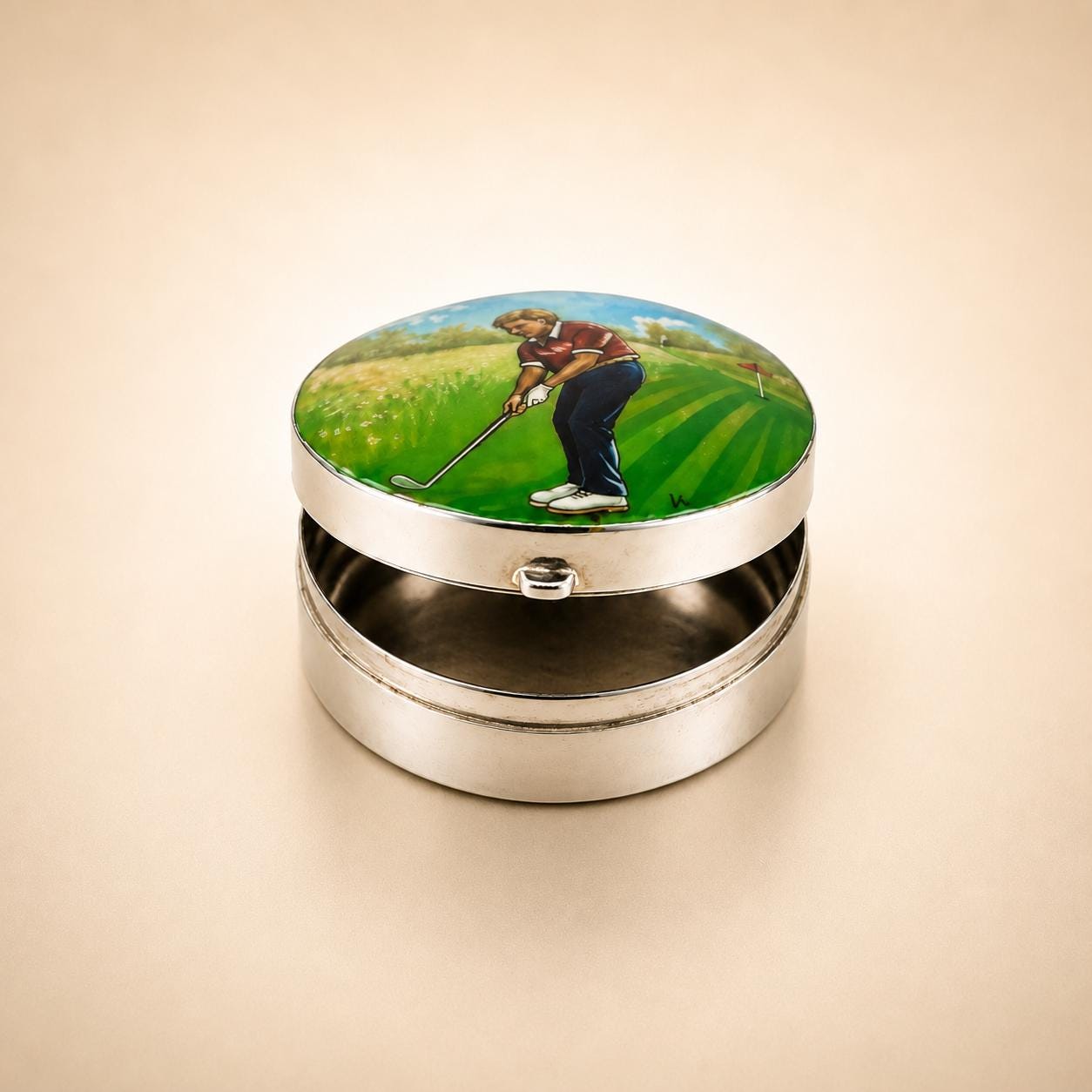 il-fullxfull.8307897410-j7je-il-fullxfull.8307897410-j7je-8.jpg Sterling Silver Hand-Painted Enamel Golfer Pill Box