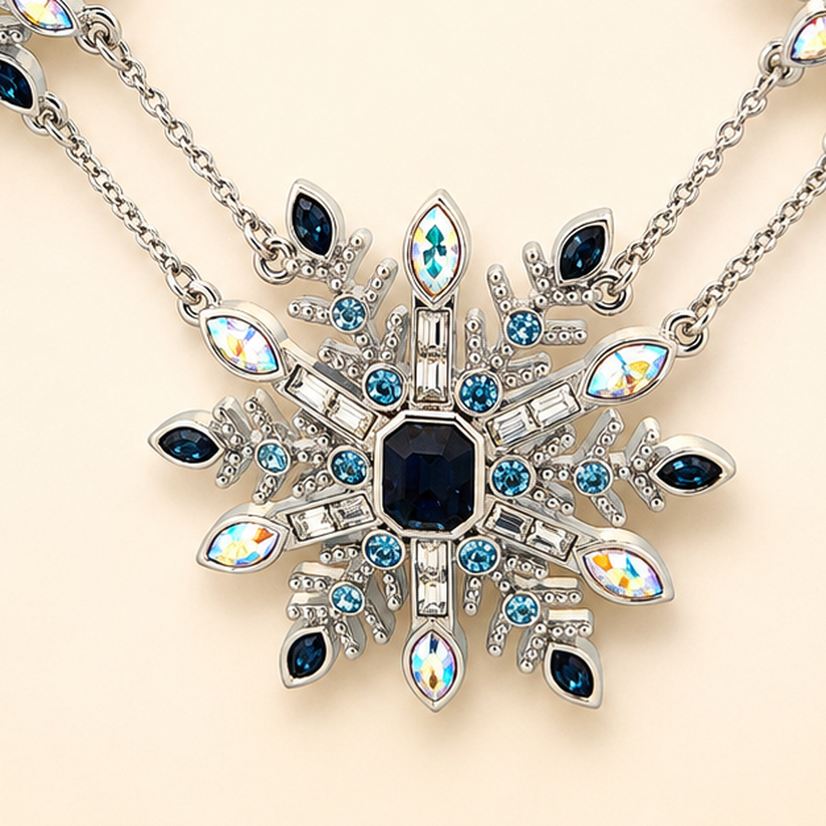 rhodium-snowflake-necklace-closeup-gallery-jnk73-1788513131.png